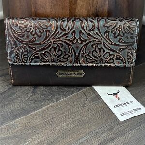 American Bison Genuine Tooled Leather, 6 cats, check slots, 2 zip coin,snap top